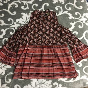 MEDIUM Japna cold shoulder Top